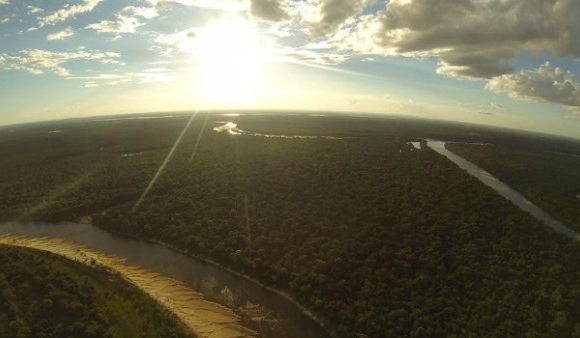Drones fotografam e monitoram áreas de difícil acesso na Amazônia Drones fotografam e monitoram áreas de difícil acesso na Amazônia